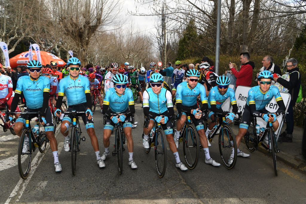 Astana surround race leader Miguel Angel Lopez