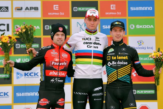 Pauwels Sauzen-Bingoal&#039;s Eli Iserbyt (left) could only finish second to Mathieu van der Poel (Corendon-Circus) at the Tabor round of the 2019/20 UCI Cyclo-Cross World Cup, but retained his overall lead in the competition