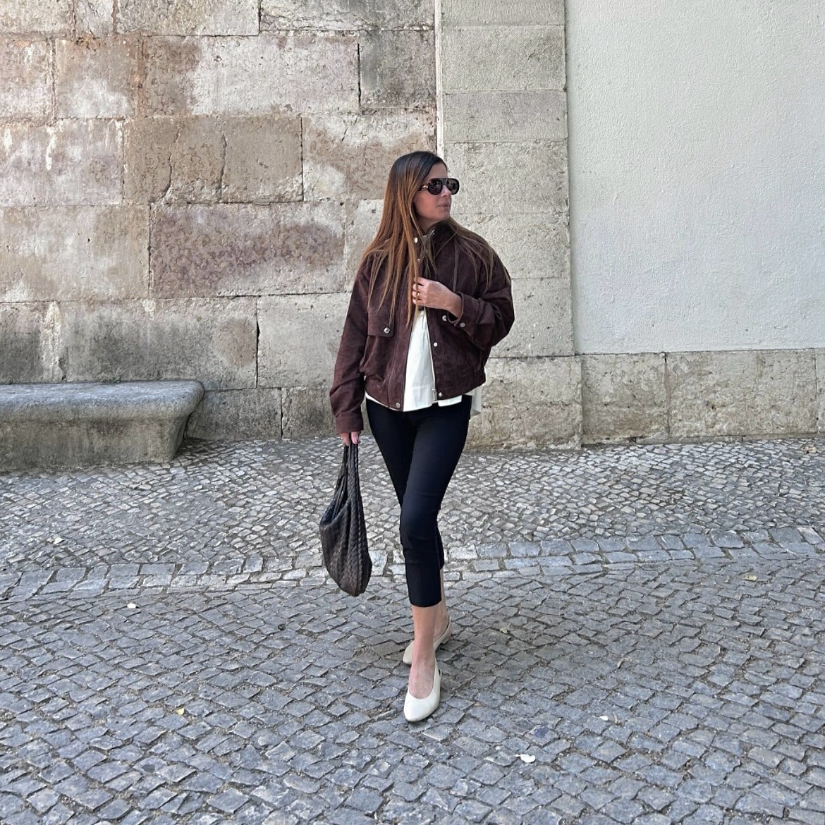 Woman wears capri leggings and almond toe flats.