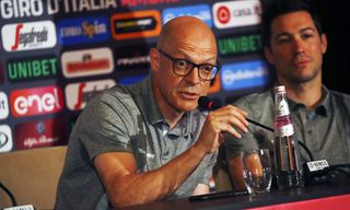 Dave Brailsford refuses to answer questions at the pre-Giro d'Italia press conference