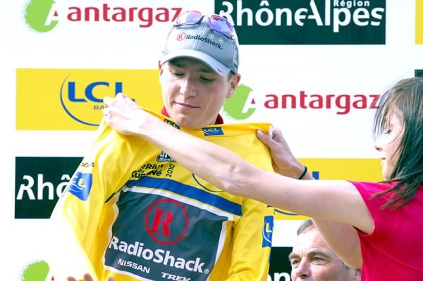Janez Brajkovic (Team RadioShack) accepts another yellow jersey
