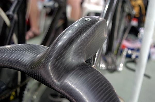 Stealthy all-in-one carbon bars for Ross Edgar