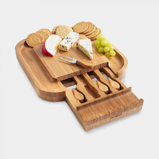 VonShef bamboo cheese board with cheese selction