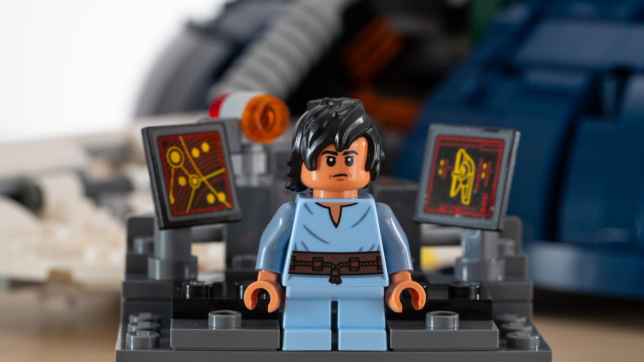 Lego Star Wars UCS Jango Fett&rsquo;s Firespray-Class Starship (75409) Boba Fett Minifigure (front)