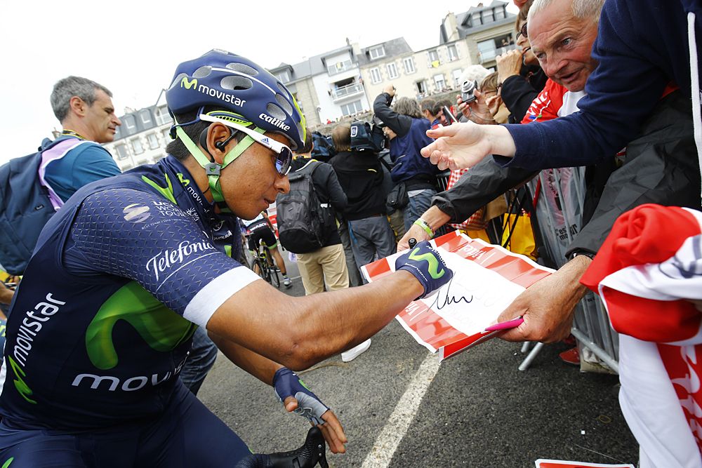 Nairo Quintana signs autographs