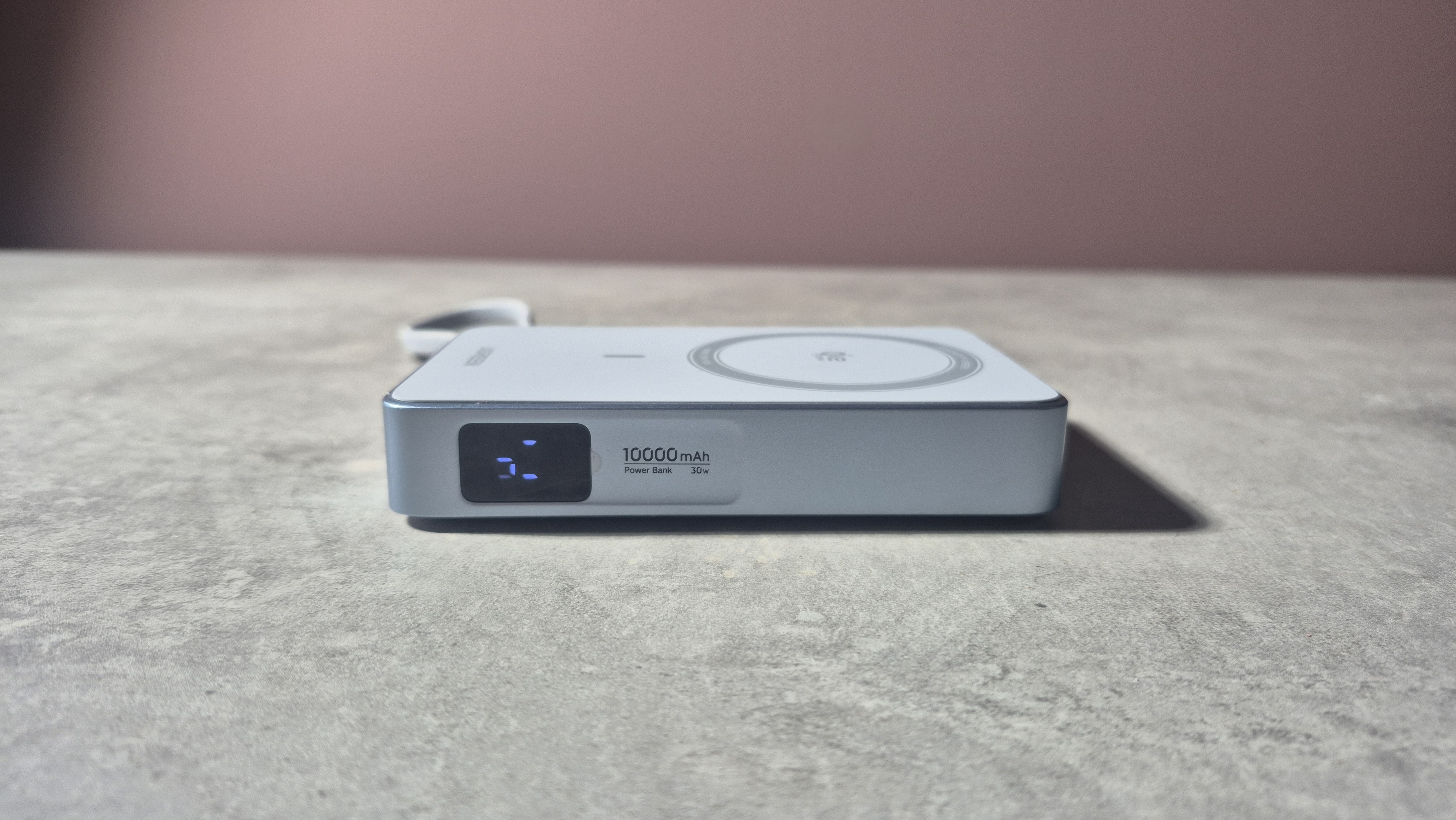 Display on the UGreen MagFlow Magnetic Wireless Power Bank 10000mAh Qi2 25W