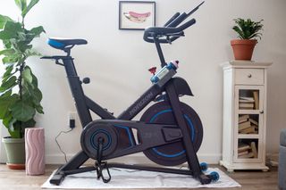 Image shows the Horizon Fitness' 7.0 IC Fitness Bike