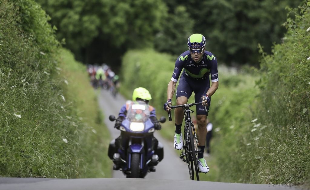 Alex Dowsett (Movistar) going alone