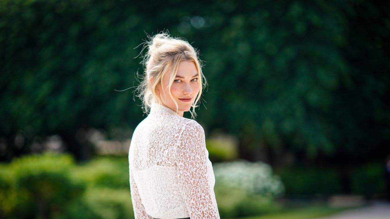 Hair, Photograph, White, Clothing, Dress, Shoulder, Beauty, Fashion, Blond, Street fashion, 