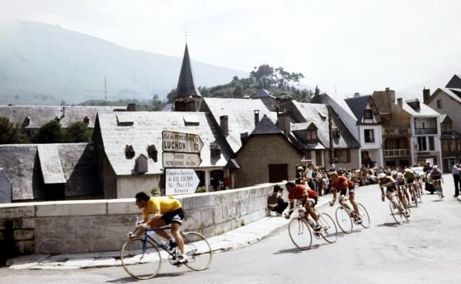 Frenchman Bernard Hinault leads a group of breakaways as they ride down the Col d'Aspin in the 1979 Tour de France.