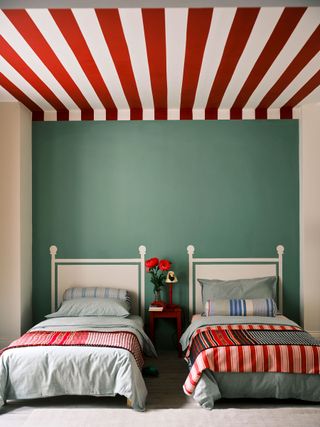 green bedroom with stripy ceiling