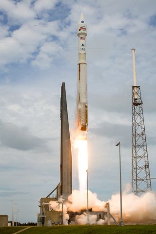 Atlas V Rocket Blasts Off with MAVEN