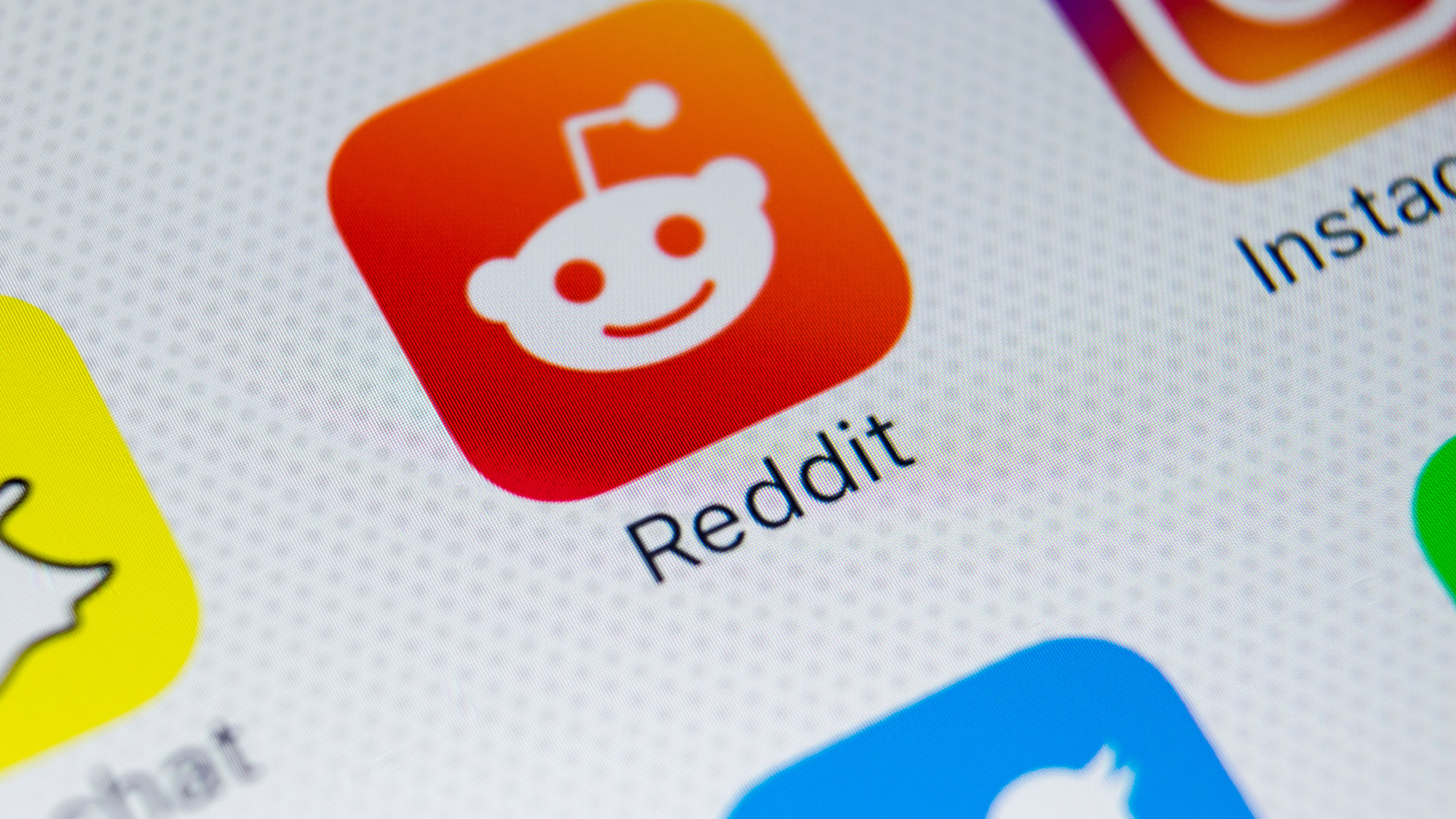 Reddit application icon on Apple iPhone X smartphone screen close-up. Reddit app icon. Reddit is an online social media network.