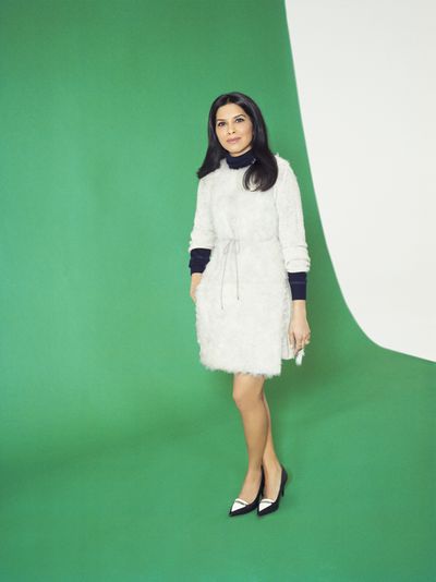 Clothing, Green, Sleeve, Shoulder, Human leg, Textile, Joint, Dress, Style, Formal wear,