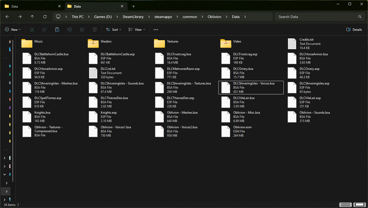 The directory for the original Oblivion, showing an array of .esm, .esp, and .bsa files.