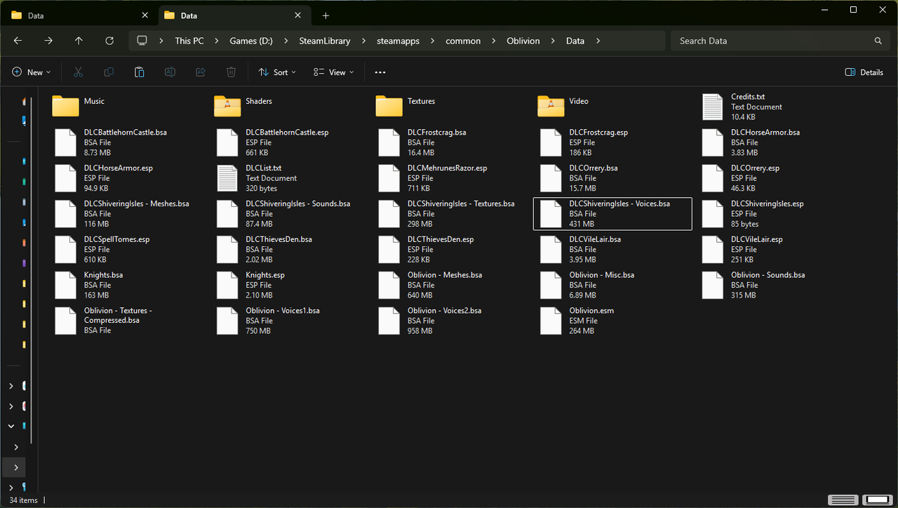 The directory for the original Oblivion, showing an array of .esm, .esp, and .bsa files.
