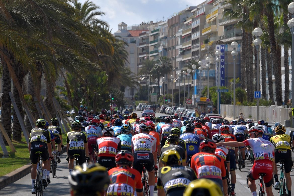 The peloton sets off