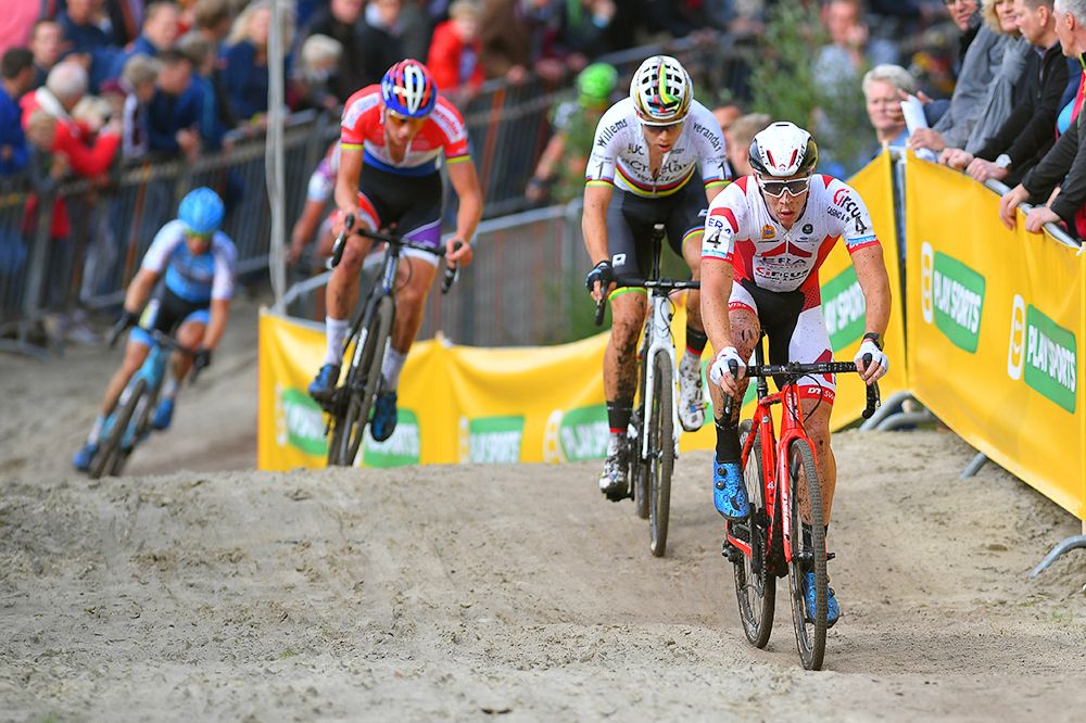 Laurens Sweeck leads the bunch into the sand