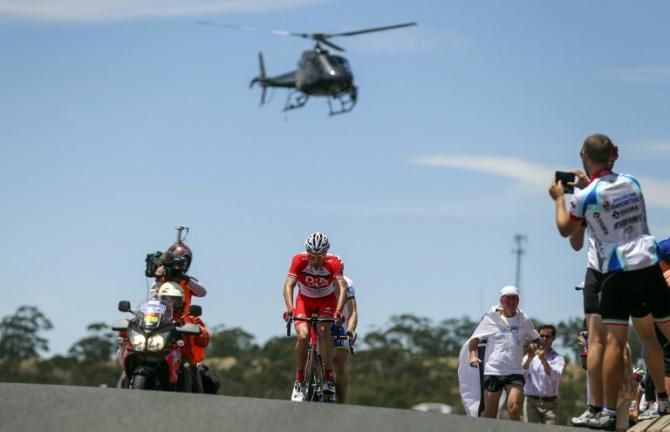 Clarke (Drapac) leads van der Ploeg (UniSA)
