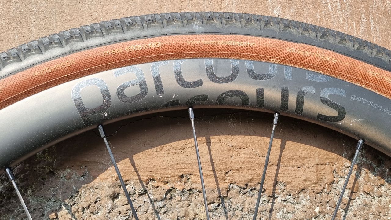 A close up of the 'Parcours' decal, gloss on matte