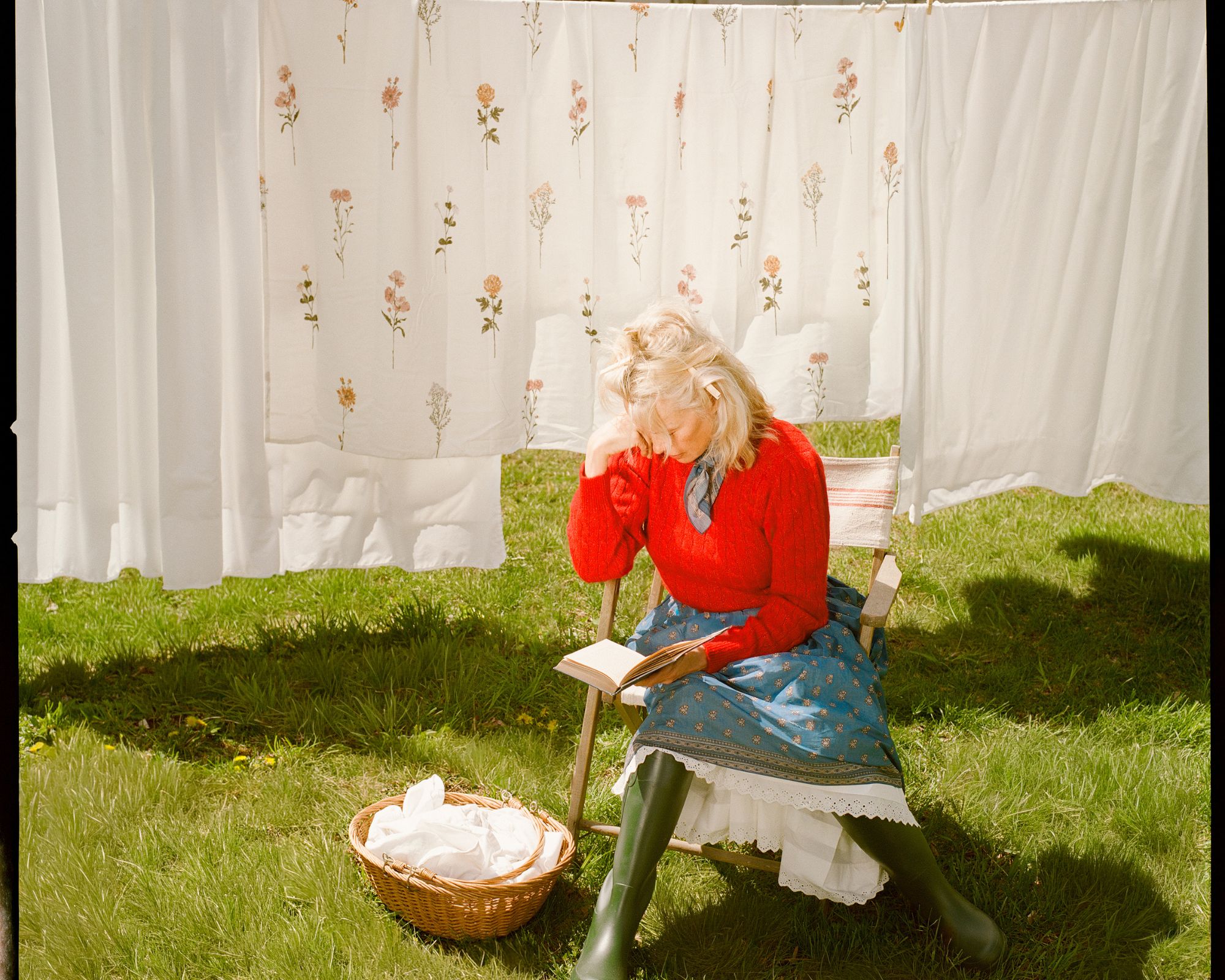 pamela anderson in her garden