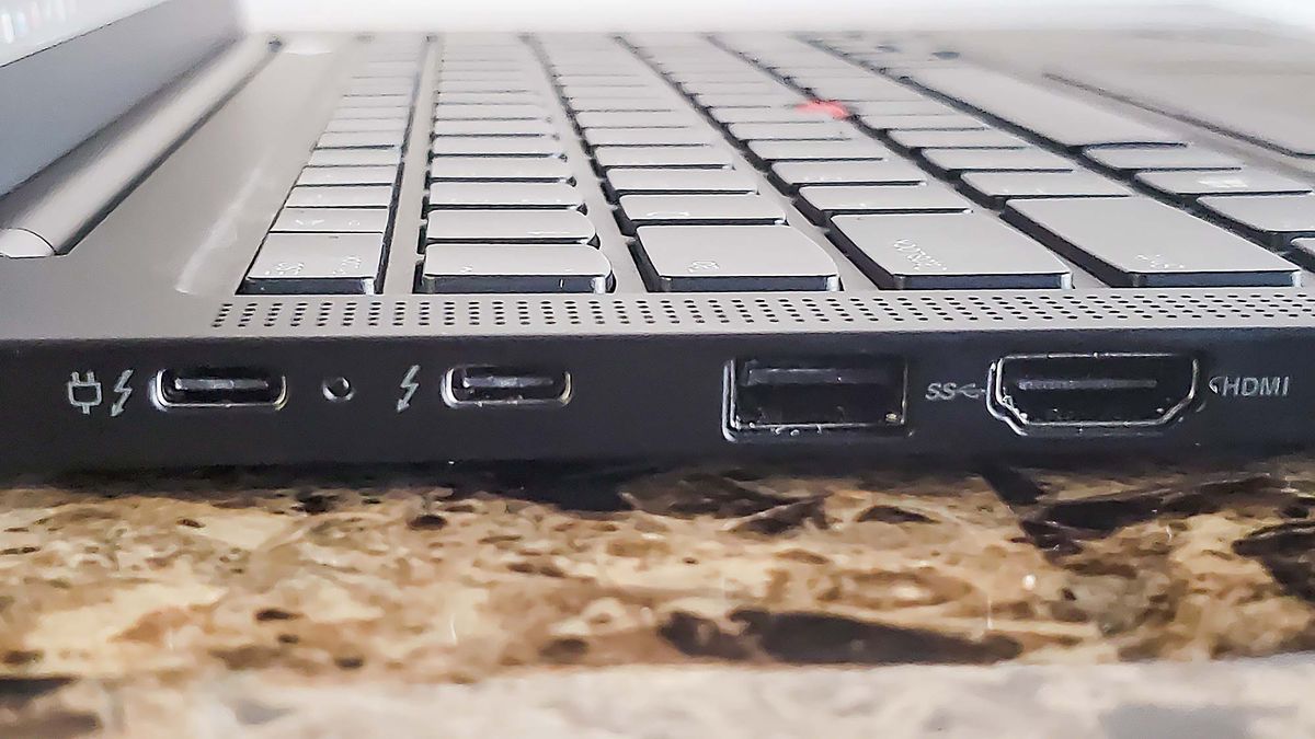 Lenovo ThinkPad X1 Carbon Gen 9 ports