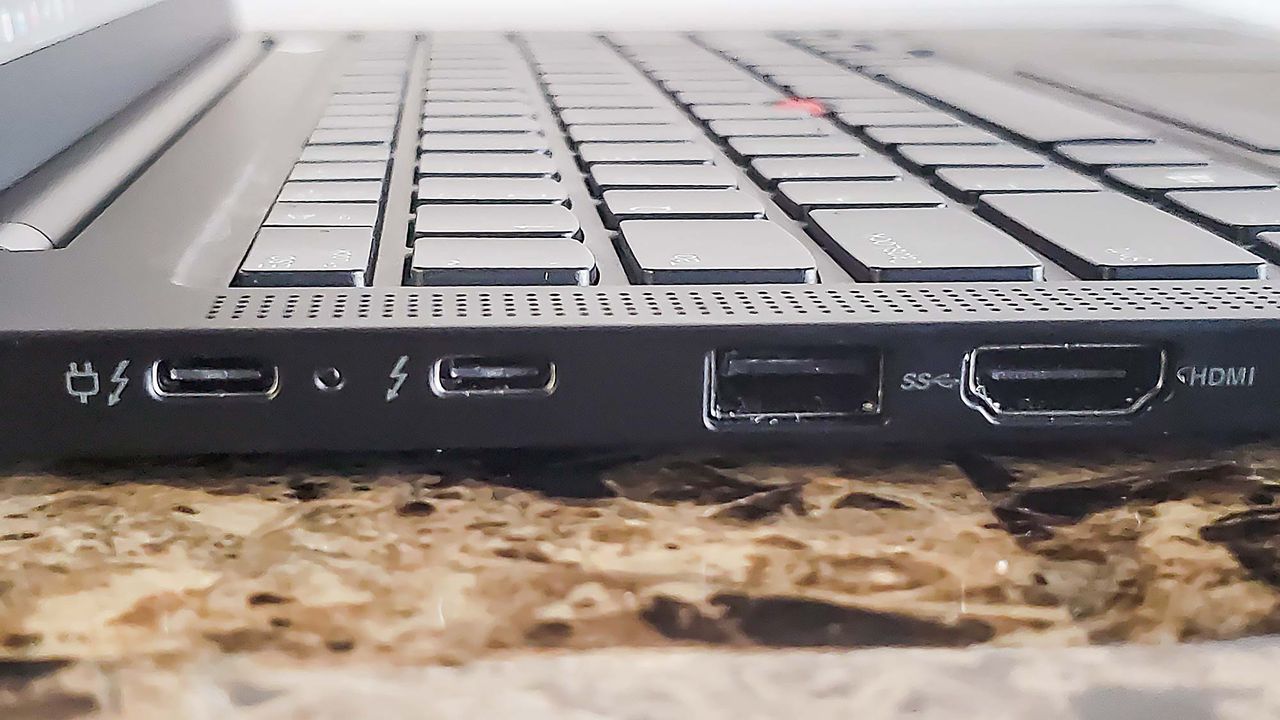 Lenovo ThinkPad X1 Carbon Gen 9 ports