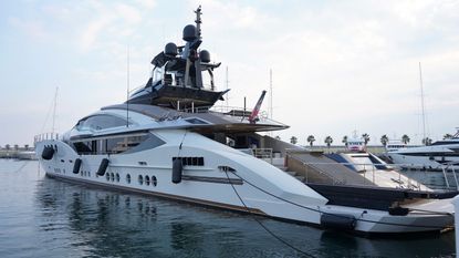 A yacht owned by a Russian oligarch. What is a Russian oligarch and how do you pronounce it?