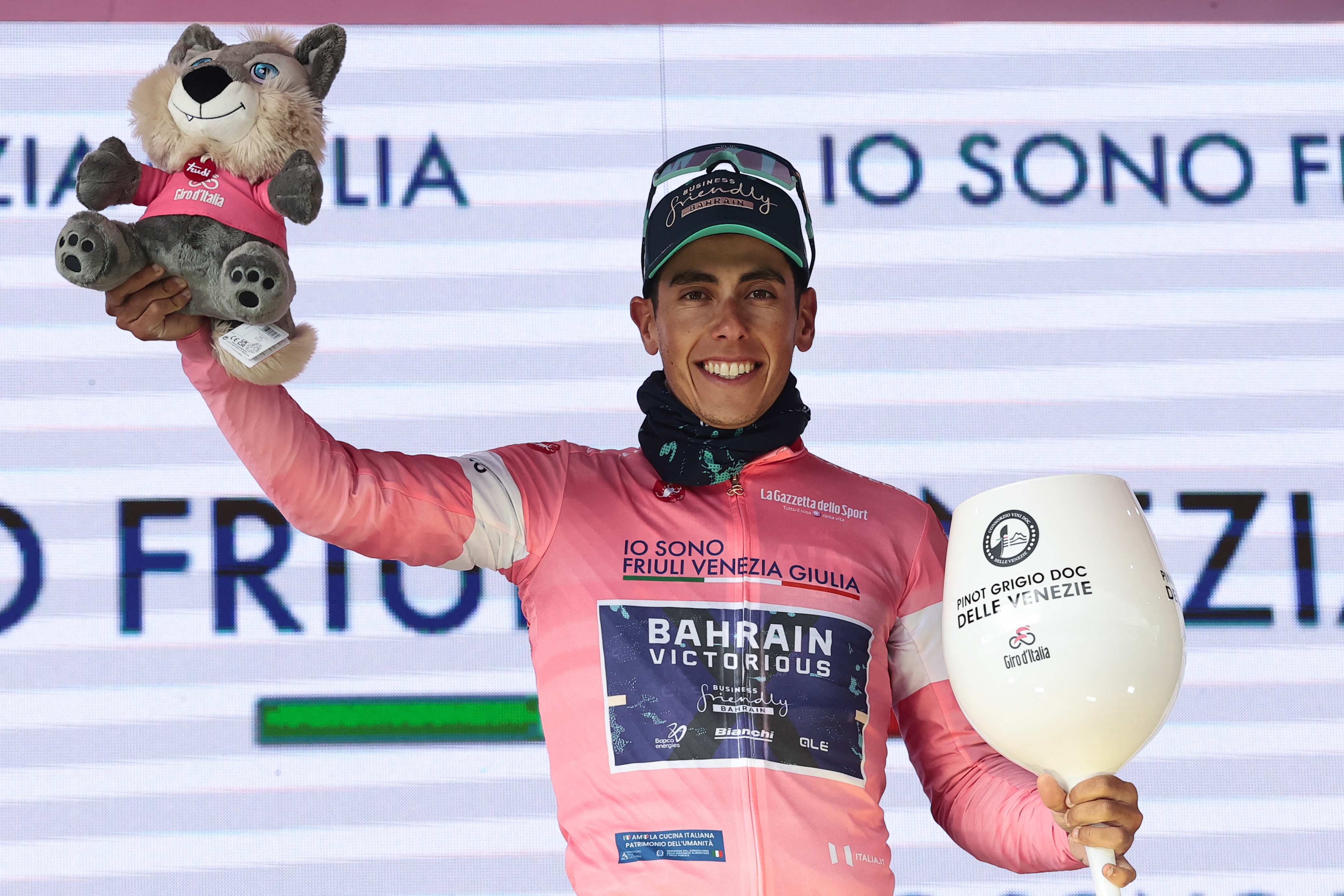 Alfonso Eulalio wears maglia rosa after stage 7, Giro d'Italia 2026