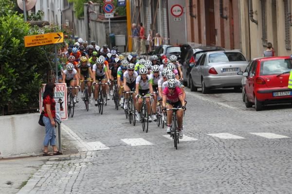Ina Yoko Teutenberg (HTC-Highroad) drove the chase to the break for several kilometres as the race neared the beginning of the final climb.