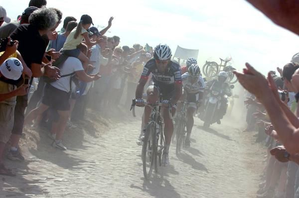 Paris-Roubaix champion Fabian Cancellara (Saxo Bank) drives a six-man chase group in pursuit of solo leader Ryder Hesjedal.