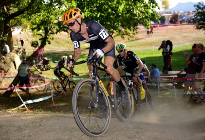 Mike Garrigan (Van Dessel) leading the race on lap one