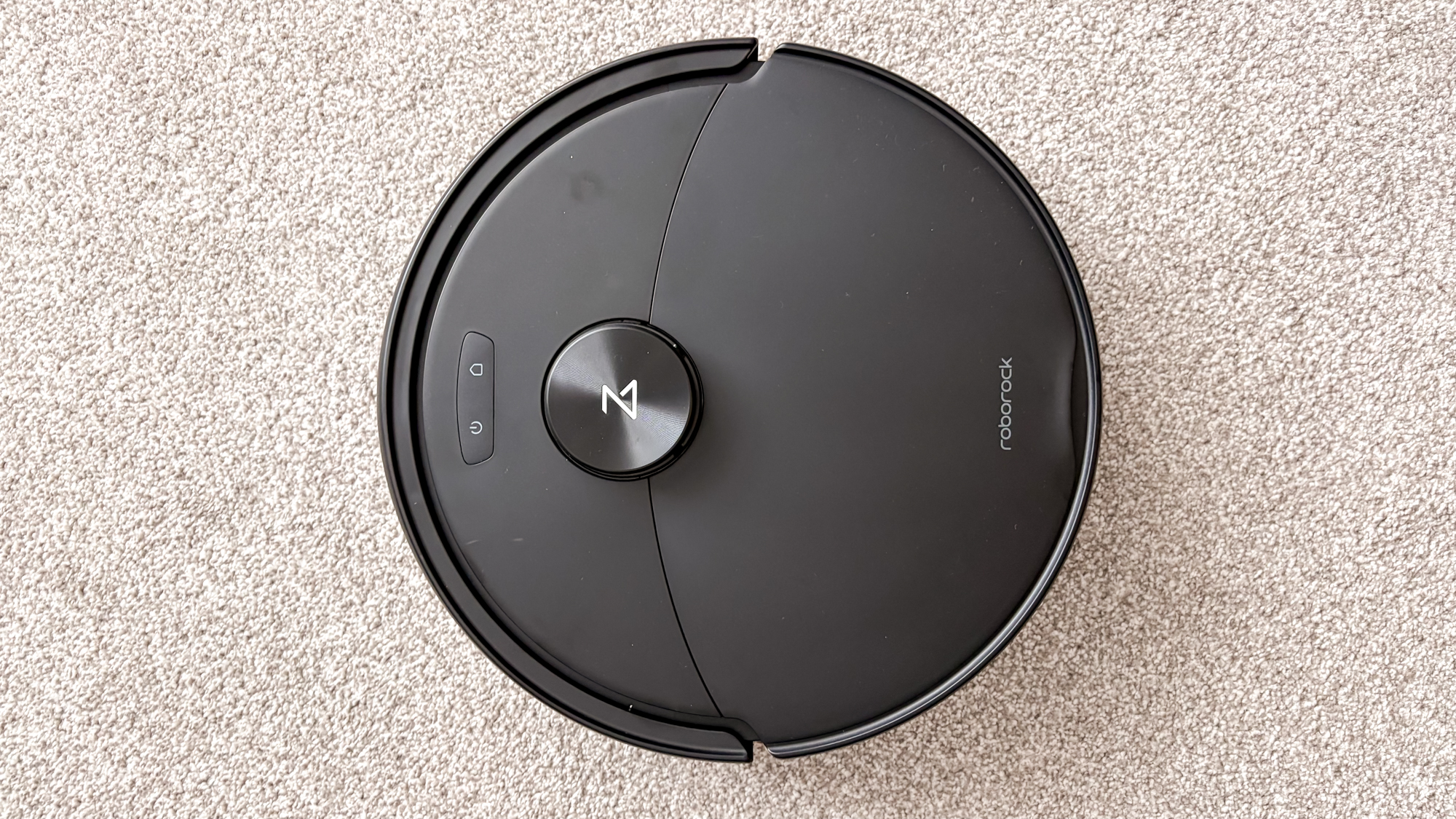 Roborock Qrevo 2 Pro in black photographed on carpet