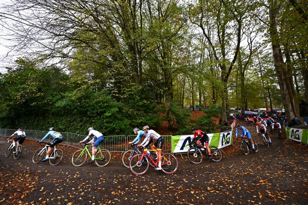 NAMUR BELGIUM NOVEMBER 06 A general view of the peloton competing during the 20th UEC European Cyclocross Championships 2022 Mens Elite EuroCross22 on November 06 2022 in Namur Belgium Photo by Luc ClaessenGetty Images
