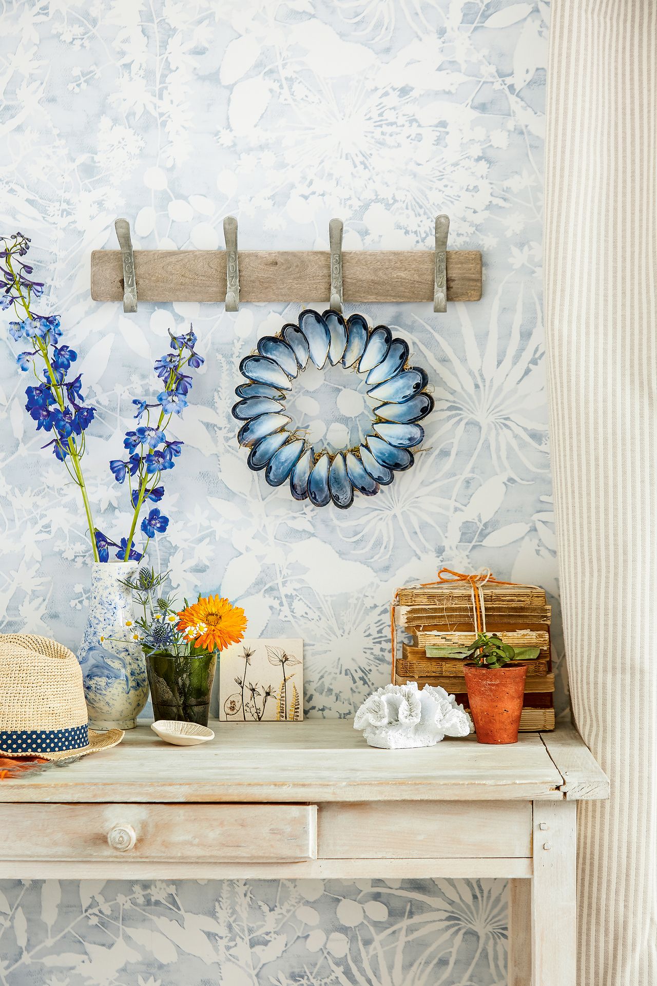 Cottage hallway ideas style inspiration for entryways Homes & Gardens