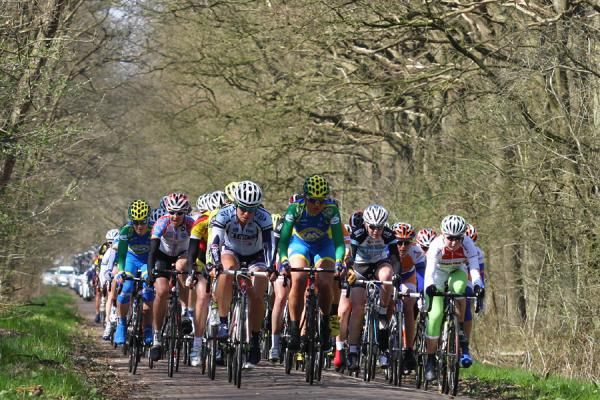The peloton on stage 3 of the Energiewacht Tour
