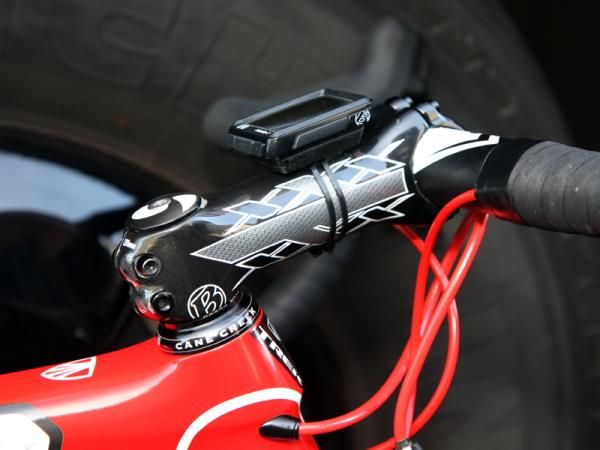 There's just the tiniest hint of a spacer tucked beneath Robbie McEwen's (RadioShack) Bontrager Race XXX Lite carbon fiber stem.