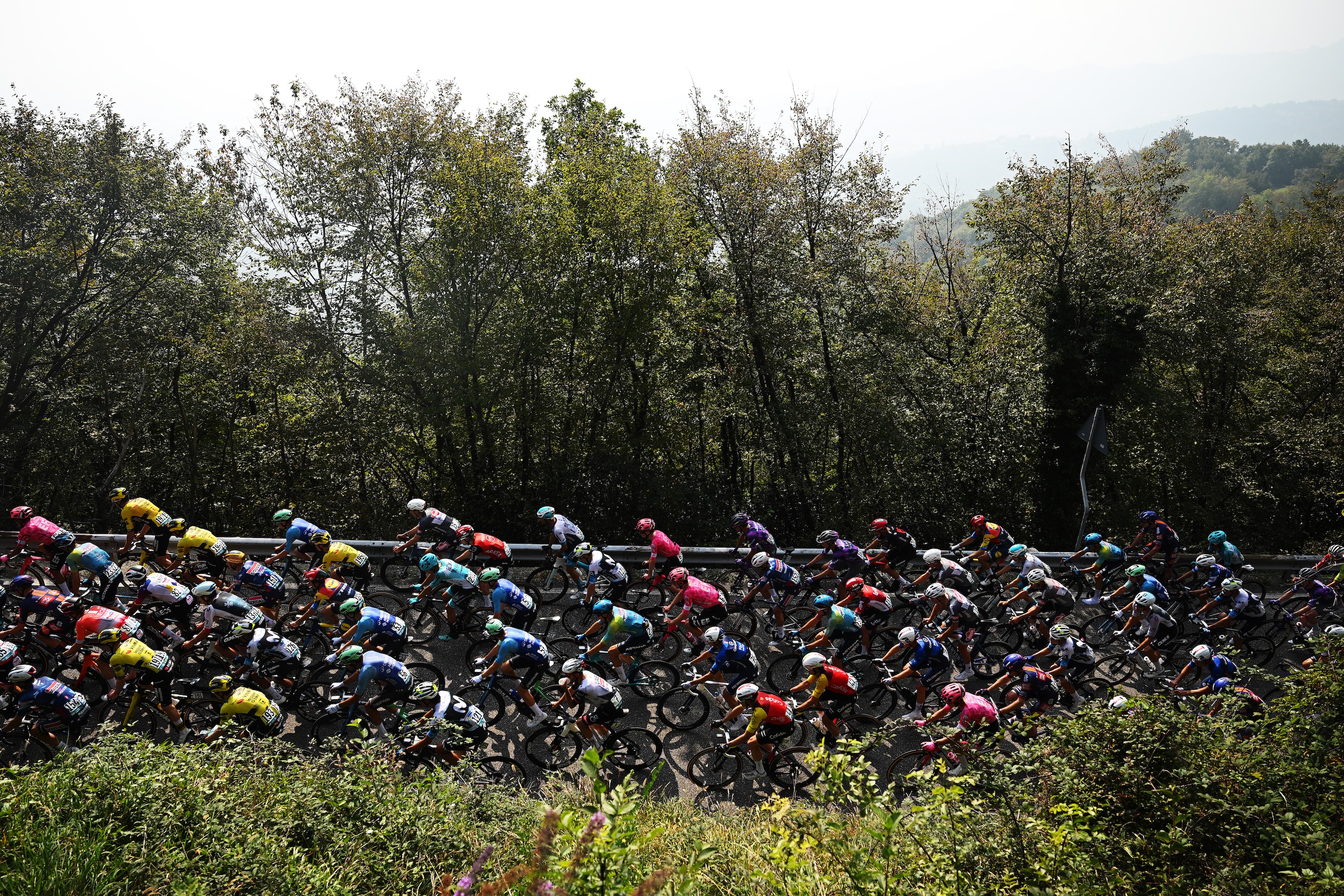 The peloton at the men's Giro d'Italia in 2025