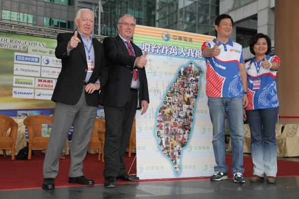 UCI president Pat McQuaid visited the Tour de Taiwan.