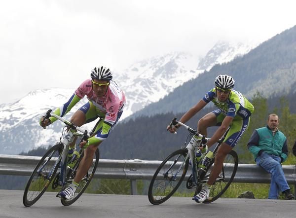 Ivan Basso leads Vincenzo Nibali