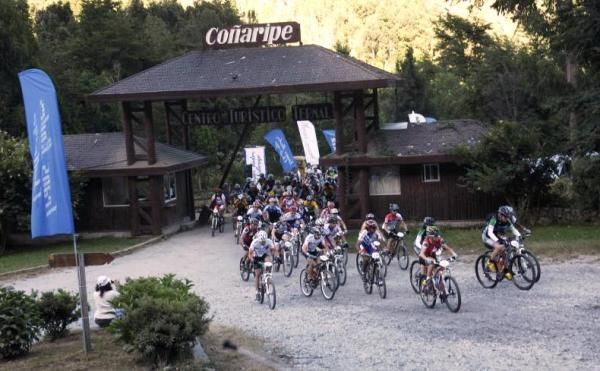 The peloton rolls out.