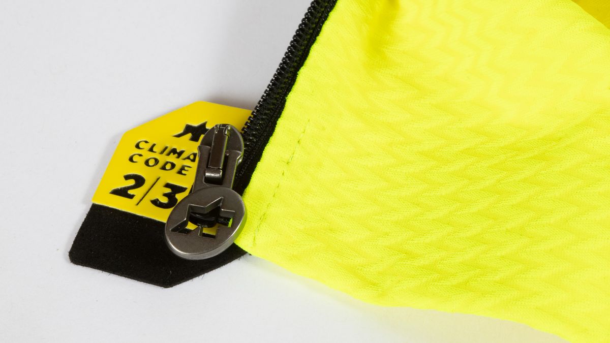 Assos Mille GTS Spring Fall Jacket C2 zipper detail