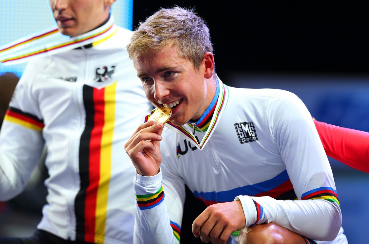Benoit Cosnefroy (France) bits the gold medal