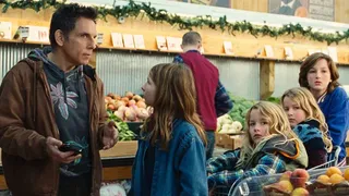 ben stiller and a group of children at the grocery store in the movie 'Nutcrackers.'