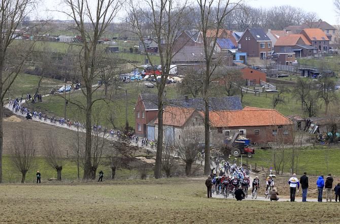 The peloton streams through the Flanders countryside