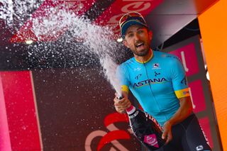 Dario Cataldo celebrates his stage 15 win at the giro d'Italia