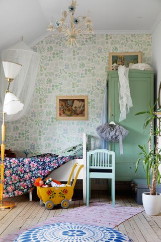 Scandi children's bedroom wallpaper