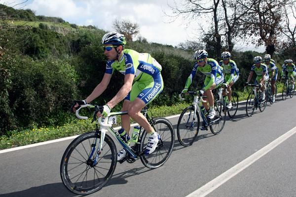 The Liquigas - Doimo team of race leader Roman Kreuziger sets tempo, led by Alessandro Vanotti.