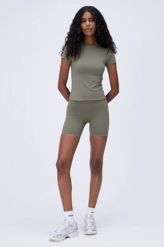 octLtngNnr2j2XmC5m9yeP-320-80 أفضل شورتات للنساء الصغيرات ، كما تم اختياره من قبل محرر الموضة 4'11 "