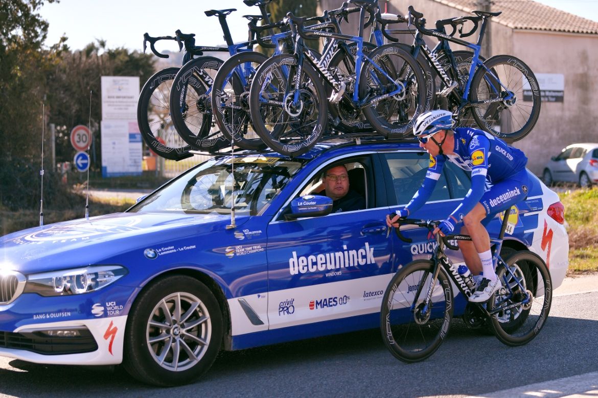 Tim Declercq pops back to the team car